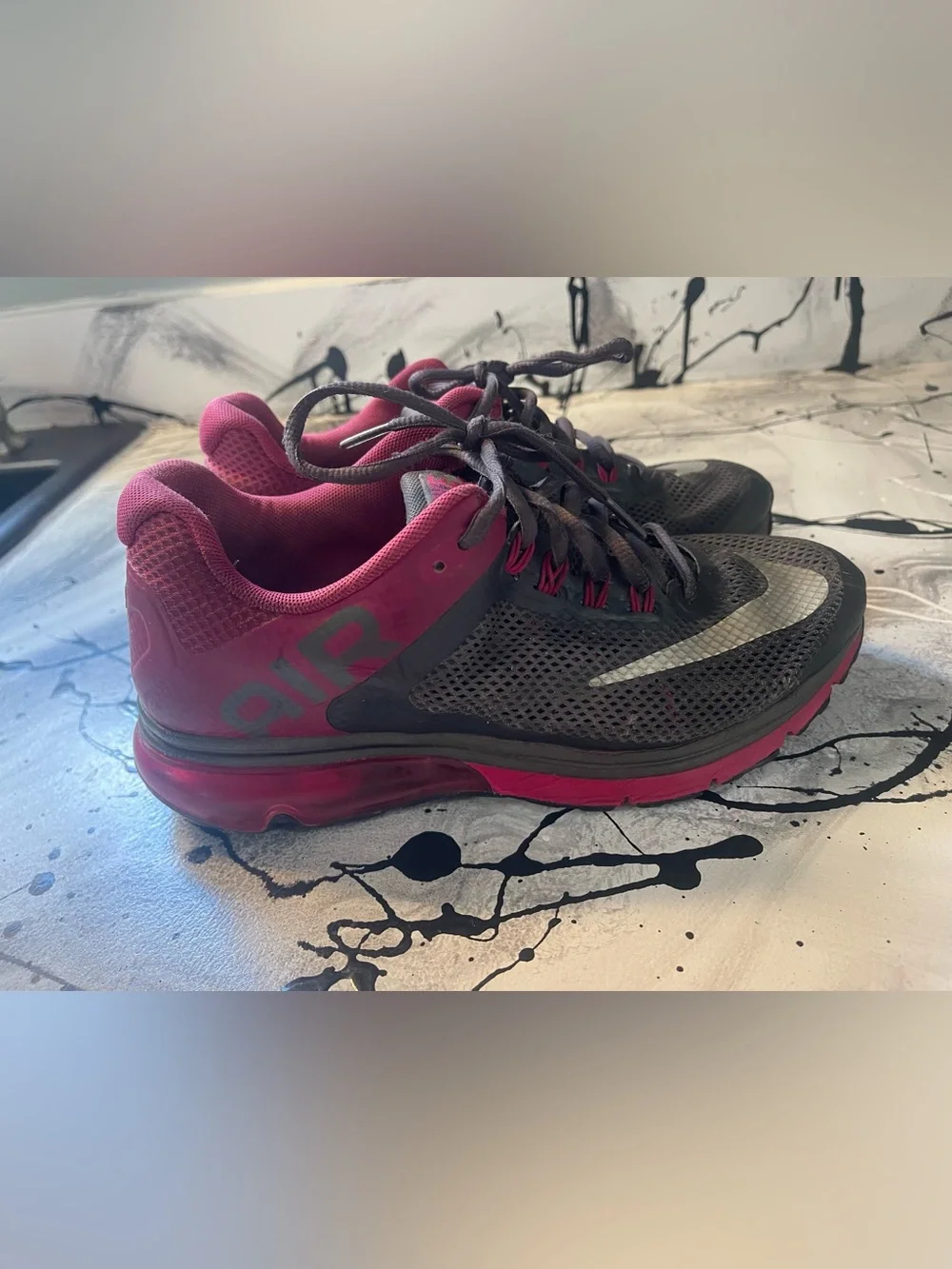 Nike Women's Black and Pink Air Cushion Athletic Shoes